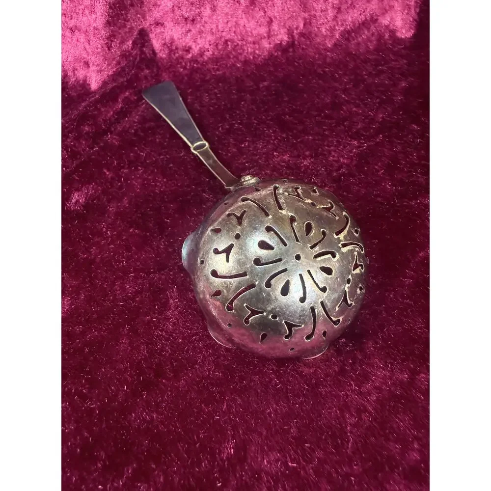 Vintage Silverplate Sugar Sifter Spoon – Scalloped Bowl Floral Handle